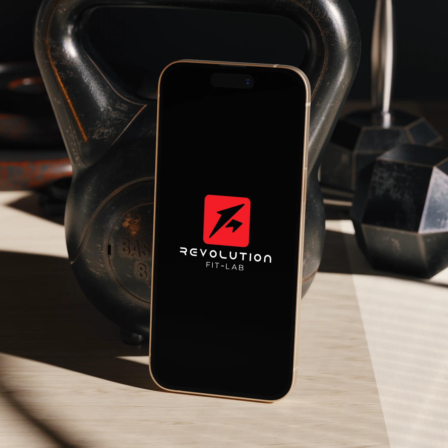 Revolution Fit Lab - logo su smartphone con kettlebell